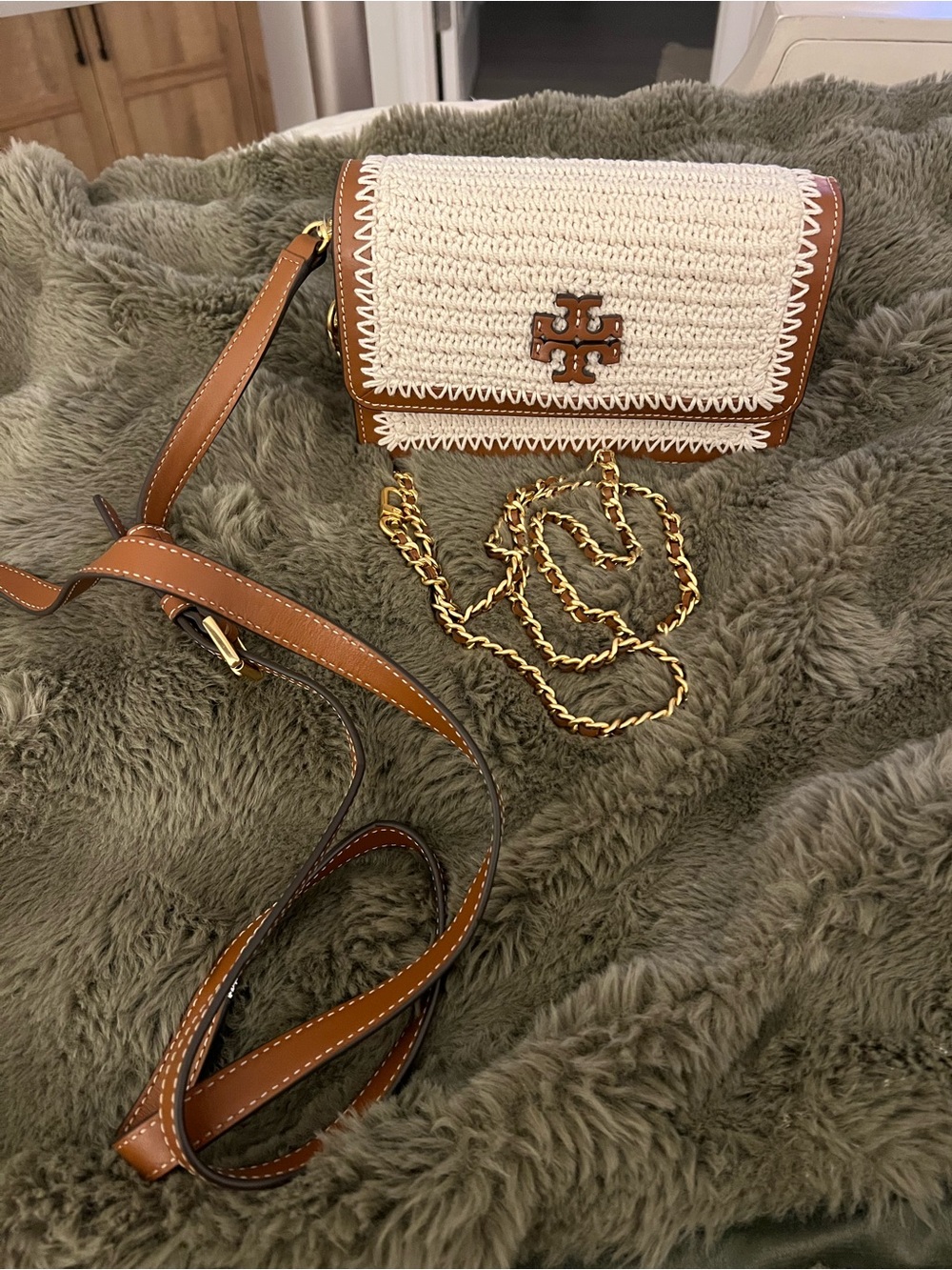 NWT Tory Burch Cream Britten Crochet Crossbody with Tan Leather Trim - Picture 7 of 16